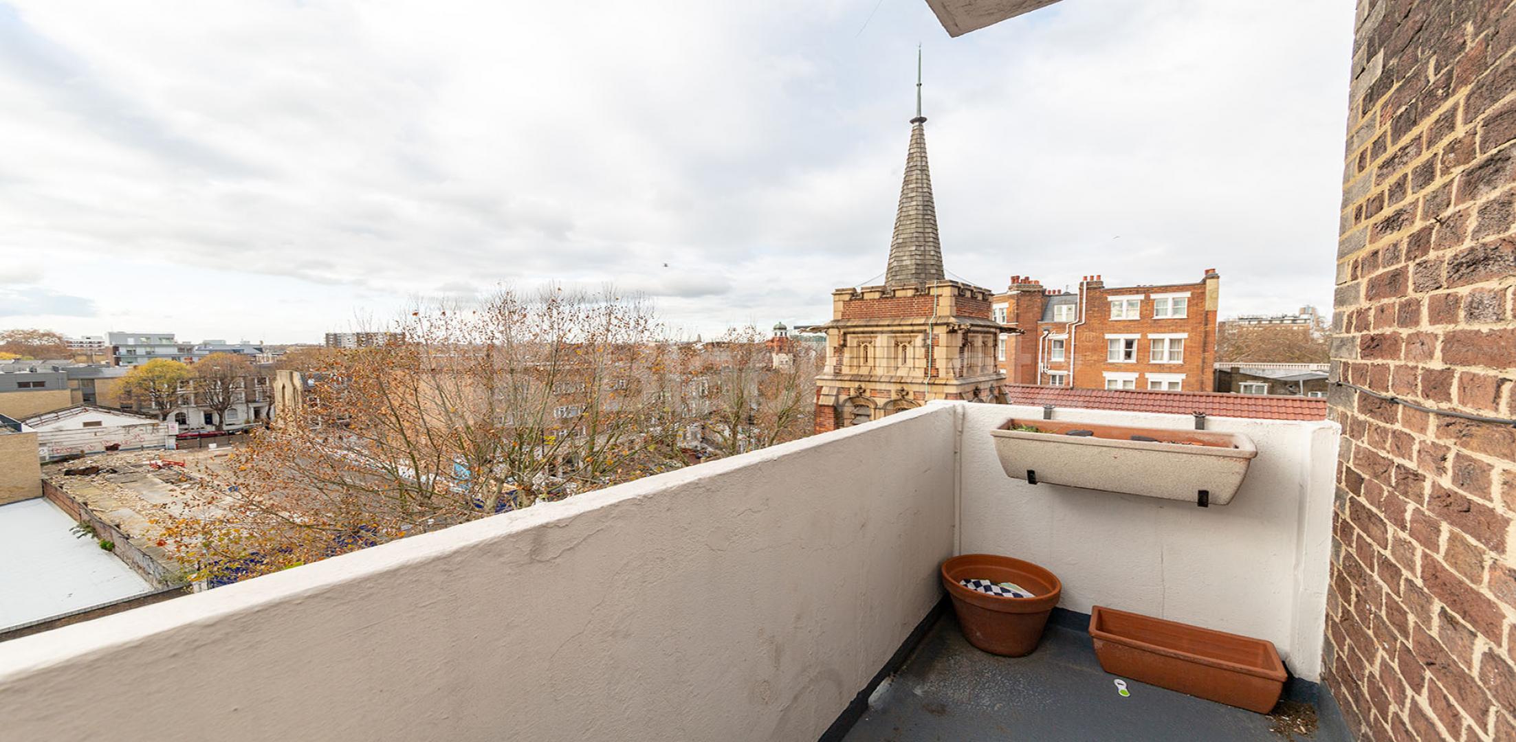 			HEATING and HOT WATER INCLUDED, 2 Bedroom, 1 bath, 1 reception Apartment			 Shepherds Bush Road, SHEPHERDS BUSH